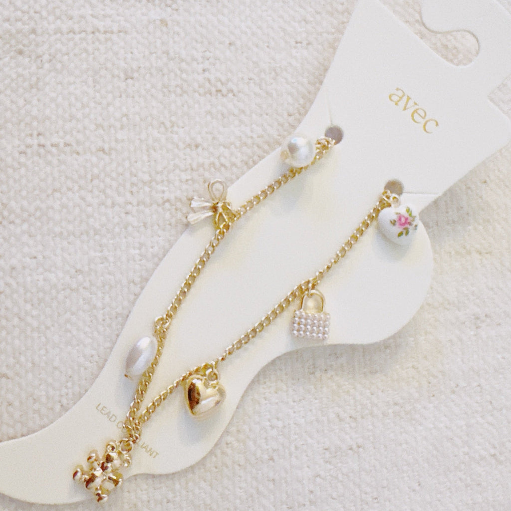 Bear & Bow Charm Anklet – Playful Gold Chain with Heartfelt Details-2