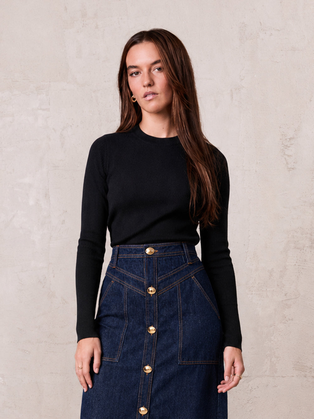 Rounded Hem Ribbed T-Shirt-Black